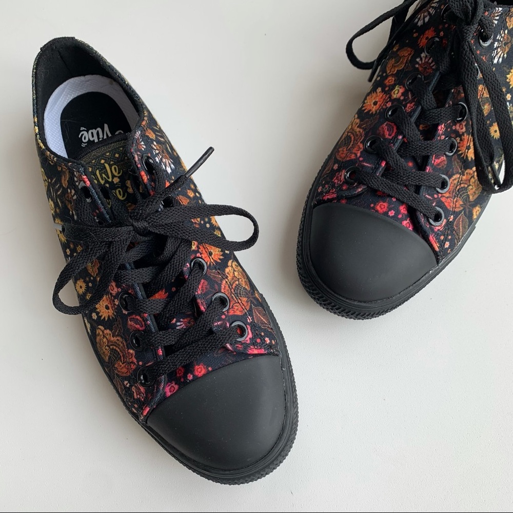 Yes We Vibe Floral Low Top Sneakers Black Red Orange Yellow Size 8.5 Womens